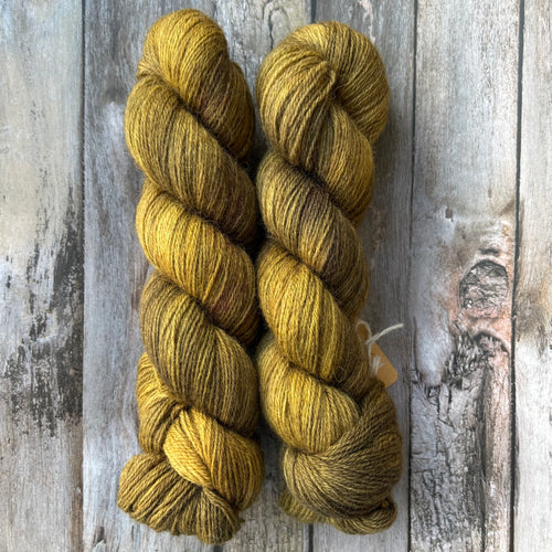 Telling Yarns NIGHT GATHERS & RESOLUTE